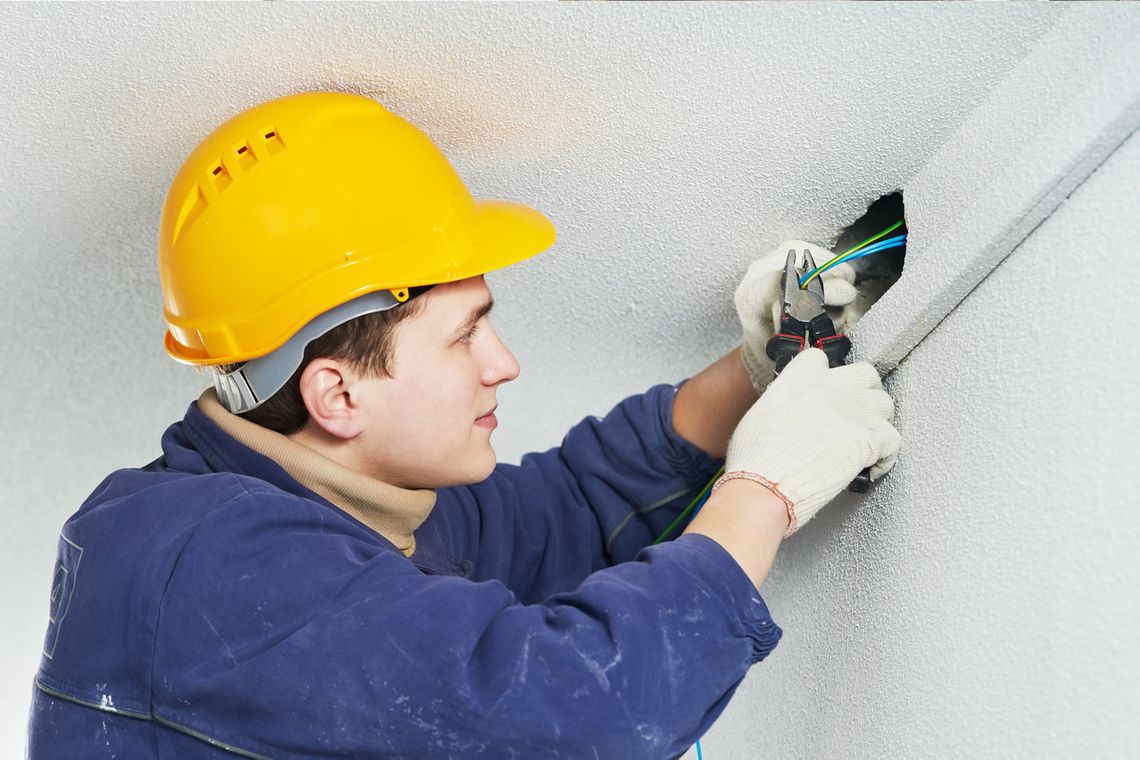 Электромонтажник. Выбрать электрика. Электрик на дом. Электромонтер. Выбрать электрика.